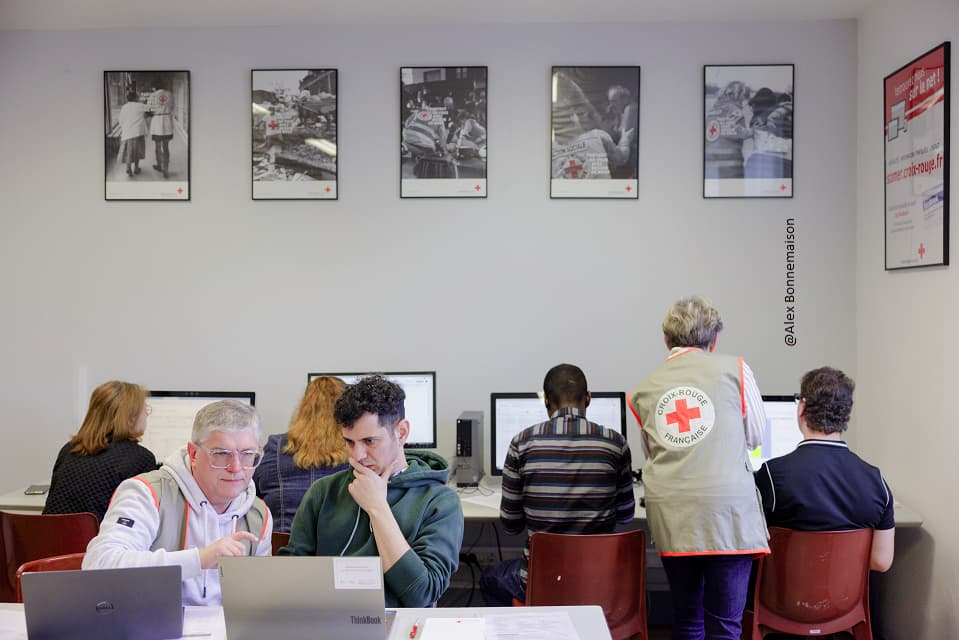 Les conseillers numériques Croix Rouge française